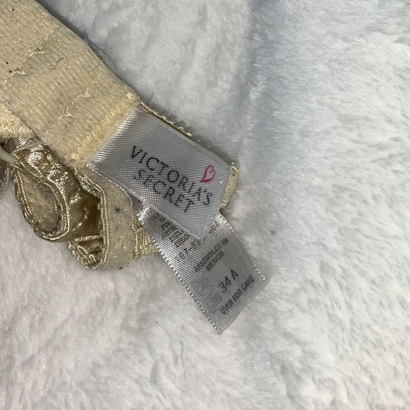 VICTORIAS SECRET💛 Lacey yellow bra! - Picture 7 of 7